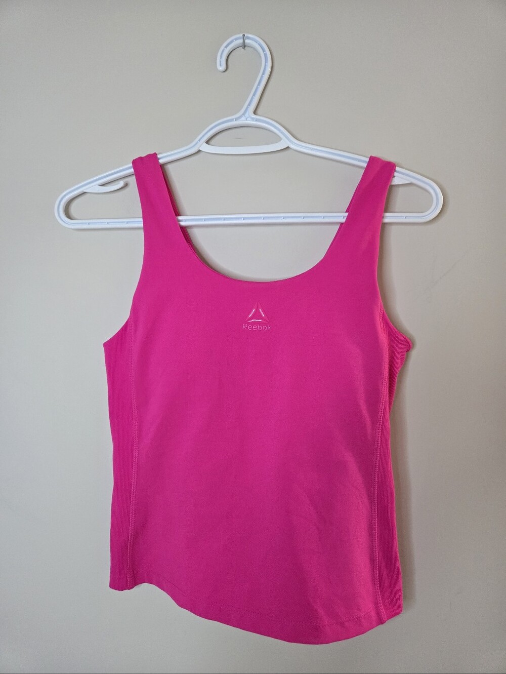 Reebok bright pink scoop neck athletic tank top, removable inserts, raised logo